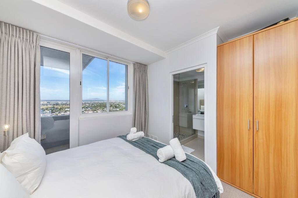 Horizon Bay 1306 Beachfront Bloubergstrand By Hmh