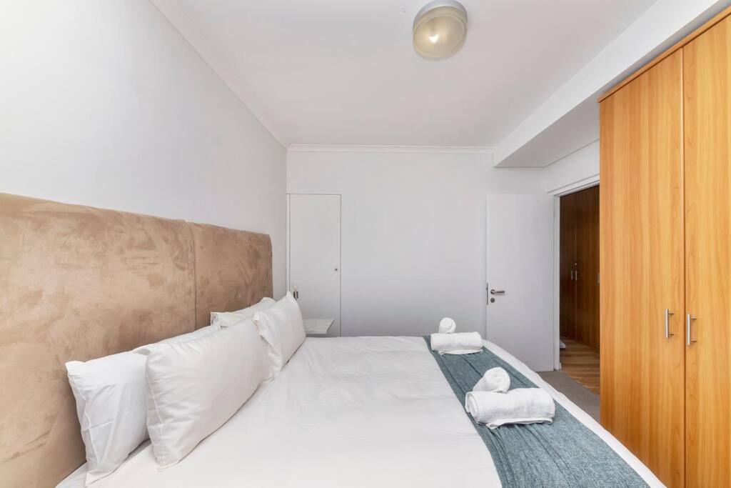 Horizon Bay 1306 Beachfront Bloubergstrand By Hmh Cape Town