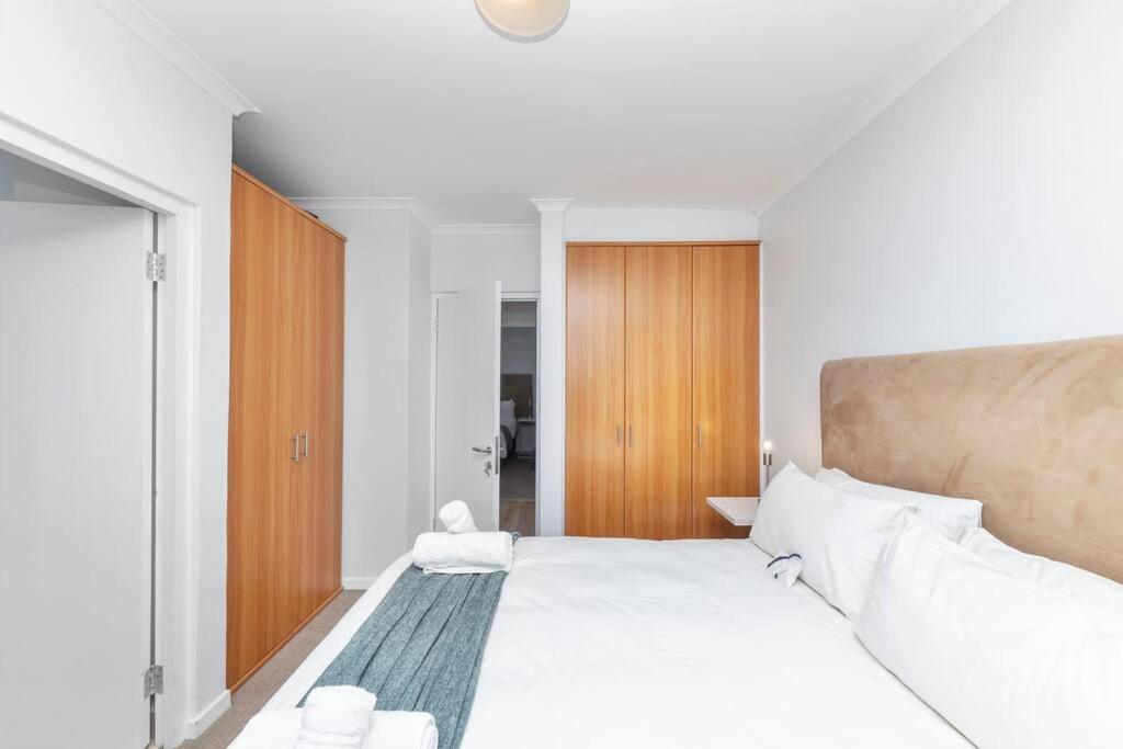 Apartment Horizon Bay 1306 Beachfront Bloubergstrand By Hmh Cape Town