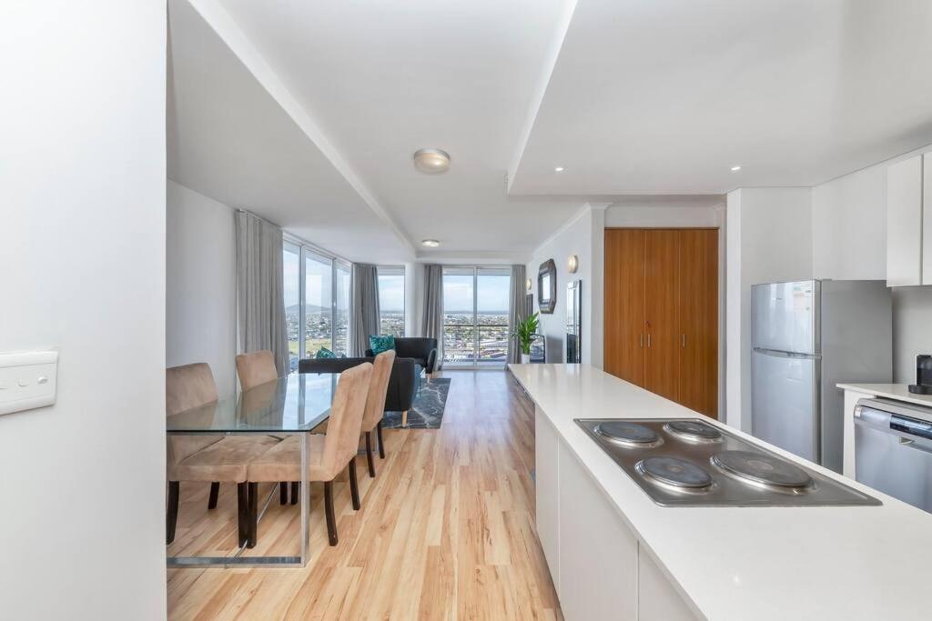 Apartment Horizon Bay 1306 Beachfront Bloubergstrand By Hmh *